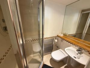 Lovely 2 Bedroom Apartment - London