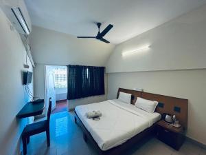 HOTEL IHAM PARADISE - Near Mangalore Central Railway Station - Pets Not Allowed