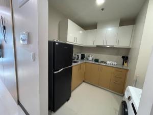 Stylish 1BR Uptown Parksuites BGC 200mbps SmartTV