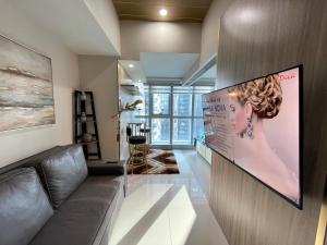 Stylish 1BR Uptown Parksuites BGC 200mbps SmartTV