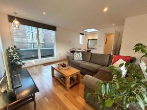 Split Level 3 Bedroom Top Floor Flat