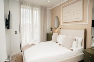 Ellipse Waterfall Executive Apartment