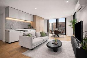 Luxury City View Apartment with Pool Gym & Parking
