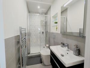 Luxury Wimbledon 2B2B - Cinema, Gym, Games Room