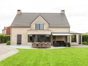 Luxurious Villa in Heers with Pool and Parking