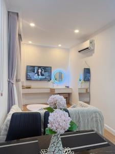 Hong Phat big apartment -near the sea