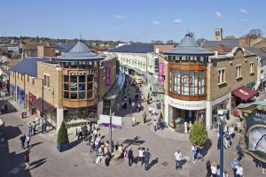 Maidstone town centre, 1 min from train station