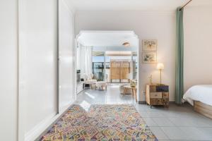 Home2Book Boutique City Studio with Balcony