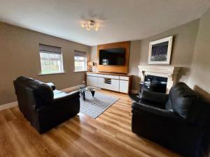 Stylish spacious 3 bedroom townhouse just a short stroll from town