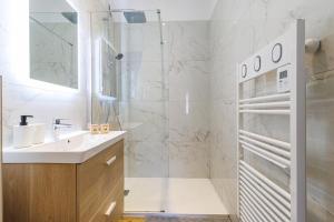 Old Antibes - Walking beaches - Center