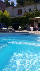 Villa F4 avec piscine privée, climatisation proche de la ciotat