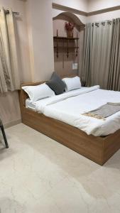 The Regal Roof ,Modern Stay for Families & Couples