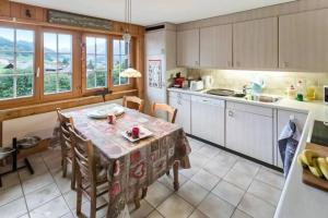 Bright Apartment with Balcony in Zweisimmen 100 m²