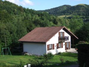 Beautiful Chalet in Le Menil with Private Garden
