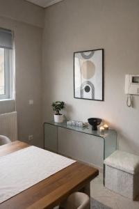 Bright 80sqm Apartment Glyfada-Sleeps 5