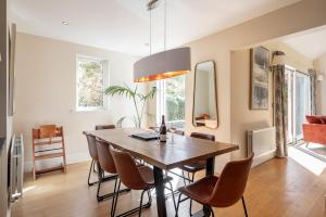 4 bedroom home with pool access. Sleeps 8