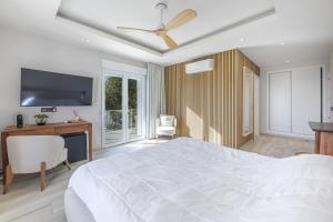 Stunning 5-Bed Villa with Private Pool