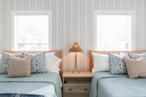 Downtown Indy, Rooftop Deck with Hot Tub, Gym, Bikes, Tesla Charger