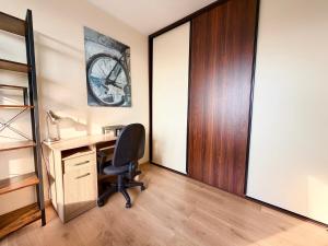 Zaporoska Skyline View Apartment by BookingHost