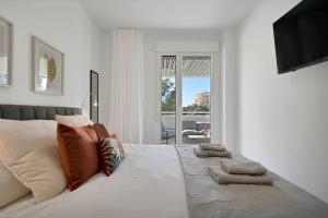 Apartment with terrace, parking, pool and A C - Horus 1