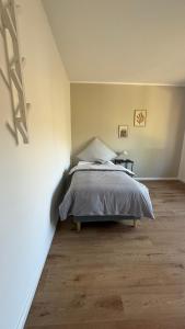 Großzügig, modern, mit Garten Sanierte 4-Zimmer-Wohnung mit Terrasse