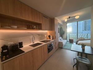 Luxury Downtown Miami Rooftop Pool & Views