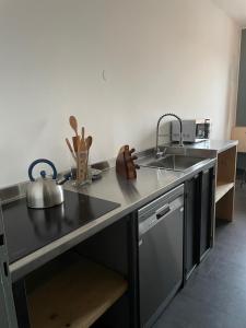 Panoramic penthouse, quiet, metro M1 and parking