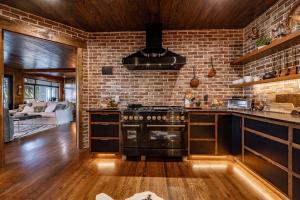 Main Lodge for Memorable Events and Magical Occasions with Hot Tub