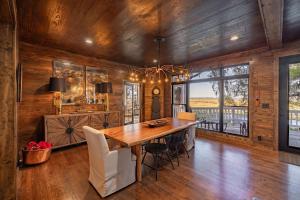 Main Lodge for Memorable Events and Magical Occasions with Hot Tub