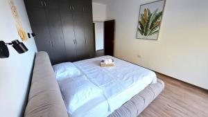 Shared 3BR Apt in Central - 1GB Wi-Fi