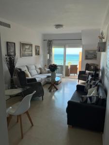 Ático con Vistas al Mar y con Piscina frente a Castillo Sohail