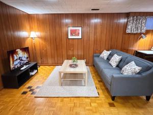 Near Yonge Finch Subway Station spacious two-bedroom suite, Free Parking