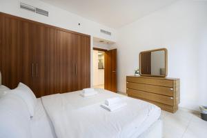 Skycourts Tower Suites By Hostiva Al Maktoum Airport