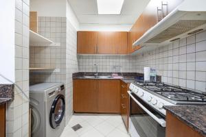 Skycourts Tower Suites By Hostiva Al Maktoum Airport