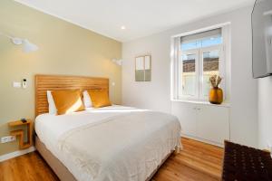 Stylish 2BR with Amazing Natural Light by Soulplaces