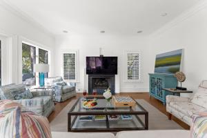 64 Surfwatch Dr