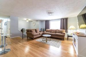 Raised Ranch Retreat 5 BR 2 BA Sleeps 9