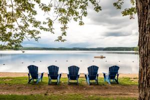 Muskoka Night Dreams Enjoy 3 King Beds