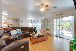 Paddle on the River! Waterfront Retreat in Stuart