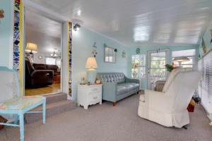 Paddle on the River! Waterfront Retreat in Stuart