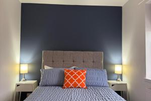 2 Bed Apartment Sleeps 4 -Near Airport -WiFi & Tv