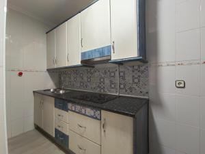 "Perfecto para Semana Santa" Sevilla Gateway a 10 min Sevilla y cerca aeropuerto con 6 camas y sofá cama