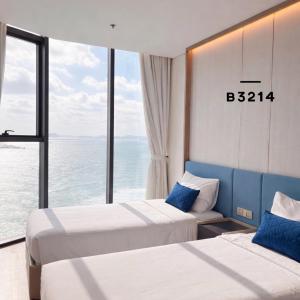 A La Carte Ha Long Oceanview Panoramic 2BR2WC 75m2 Suite with balcony