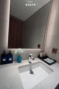 A La Carte Ha Long Oceanview Panoramic 2BR2WC 75m2 Suite with balcony