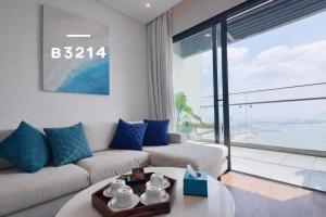 A La Carte Ha Long Oceanview Panoramic 2BR2WC 75m2 Suite with balcony