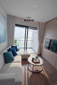 A La Carte Ha Long Oceanview Panoramic 2BR2WC 75m2 Suite with balcony