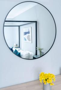 Modern Margate Apt 2BR, En-suite, Parking by Adliv