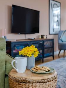 Modern Margate Apt 2BR, En-suite, Parking by Adliv