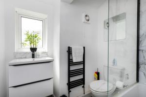 Contractors Stay - Free Parking - WiFi - Sleeps 4