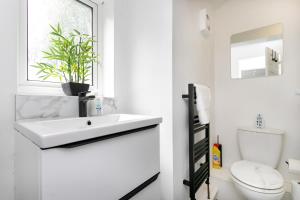 Contractors Stay - Free Parking - WiFi - Sleeps 4